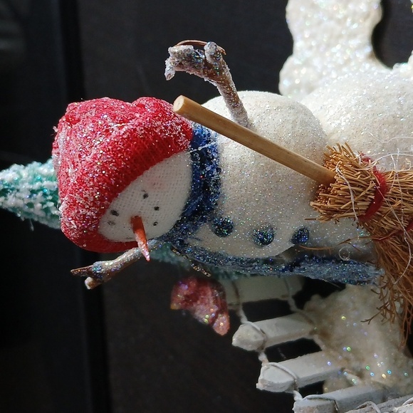 Christmas Decor Collectable Creations Backyard Snowman Wood Fabric Figurine New - Picture 13 of 13